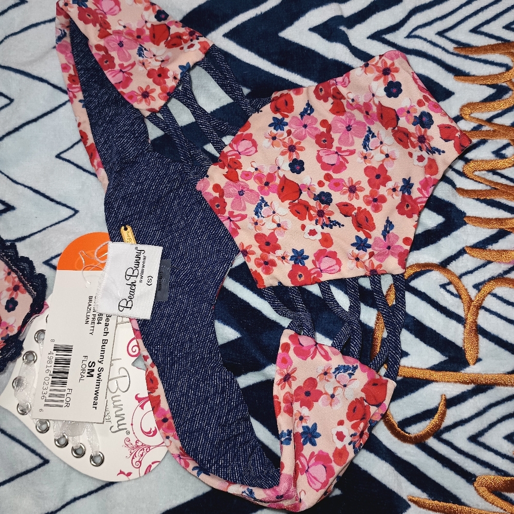 Beach Bunny Sittin Pretty SM NWT floral Bikini w reversible bottom - Picture 3 of 10